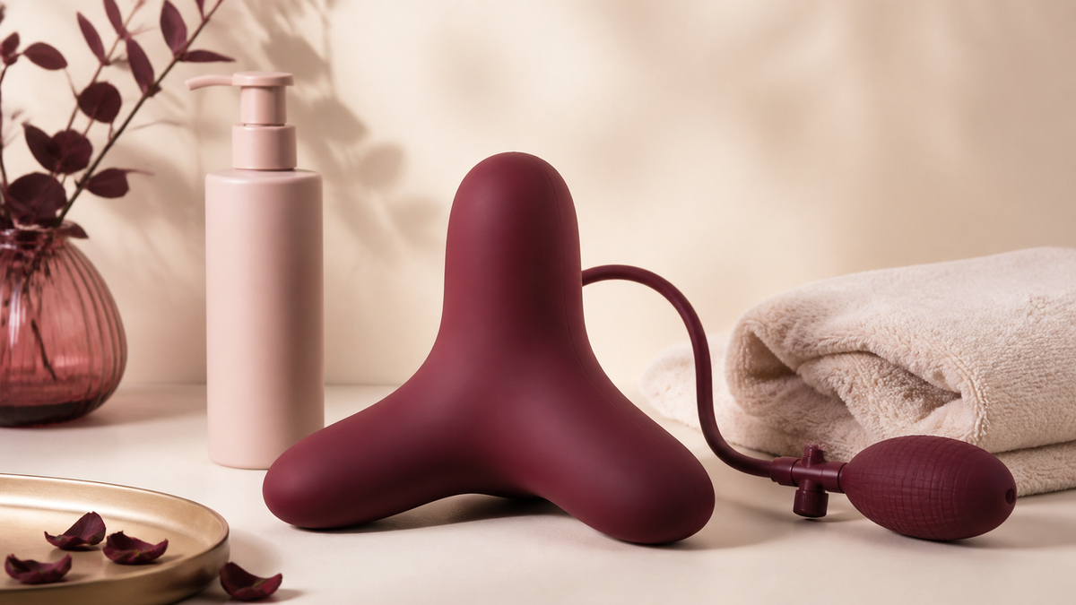Abstract inflatable plug with wide base, hand bulb, release valve, lubricant and towel